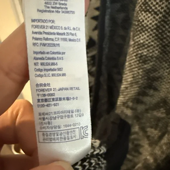 Forever 21 Monochrome Knit Cardigan Boho Aztec - Picture 8 of 13